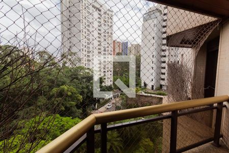 Apartamento à venda com 245m², 4 quartos e 4 vagas Apartamento à venda com 245m², 4 quartos e 4 vagasVaranda da Suíte 2