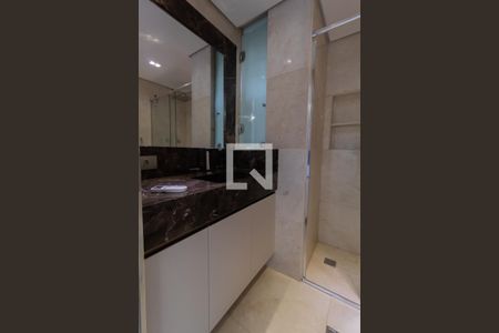 Apartamento à venda com 245m², 4 quartos e 4 vagas Apartamento à venda com 245m², 4 quartos e 4 vagasBanheiro da Suíte 3