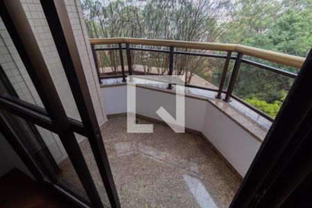 Apartamento à venda com 245m², 4 quartos e 4 vagas Apartamento à venda com 245m², 4 quartos e 4 vagasVaranda da Suíte 2