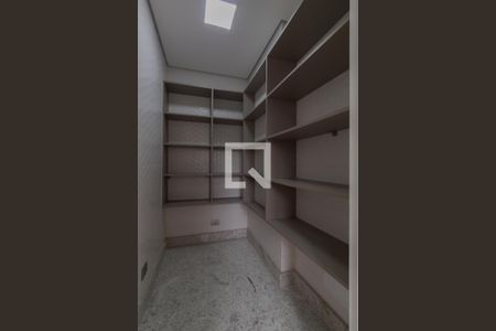 Apartamento à venda com 245m², 4 quartos e 4 vagas Apartamento à venda com 245m², 4 quartos e 4 vagasDispensa