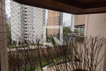 Apartamento à venda com 245m², 4 quartos e 4 vagas Apartamento à venda com 245m², 4 quartos e 4 vagasVista da Suíte 4