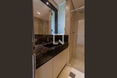 Apartamento à venda com 245m², 4 quartos e 4 vagas Apartamento à venda com 245m², 4 quartos e 4 vagasBanheiro da Suíte 4