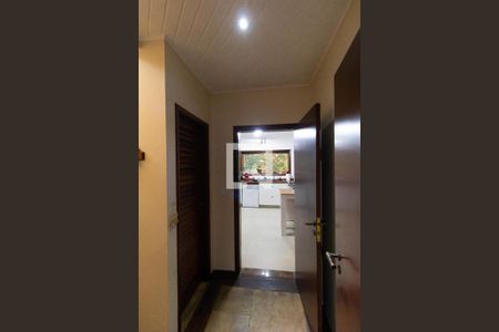 Casa de condomínio para alugar com 420m², 4 quartos e 4 vagasEscada