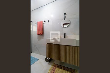 Casa de condomínio para alugar com 420m², 4 quartos e 4 vagasBanheiro da Suíte 01