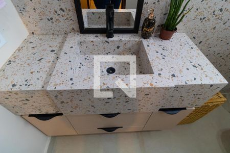 Casa de condomínio para alugar com 420m², 4 quartos e 4 vagasBanheiro 01