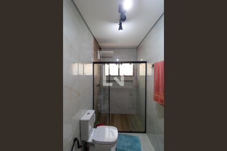 Casa de condomínio para alugar com 420m², 4 quartos e 4 vagasBanheiro da Suíte 01