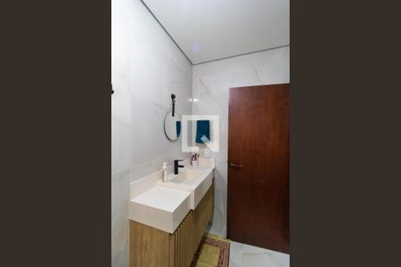 Casa de condomínio para alugar com 420m², 4 quartos e 4 vagasBanheiro da Suíte 01