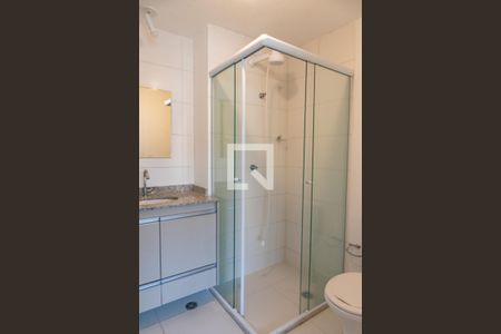 Banheiro de kitnet/studio para alugar com 1 quarto, 26m² em Liberdade, São Paulo