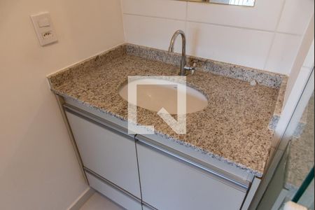 Banheiro de kitnet/studio para alugar com 1 quarto, 26m² em Liberdade, São Paulo