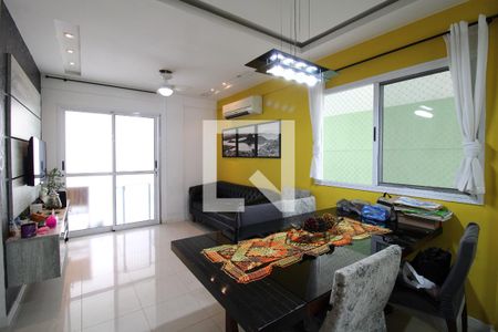 Casa de condomínio para alugar com 300m², 5 quartos e 3 vagasSala