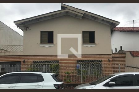 Casa para alugar com 370m², 3 quartos e 6 vagasFachada