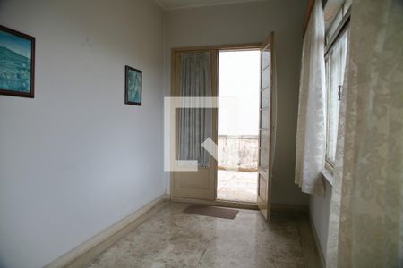 Casa para alugar com 370m², 3 quartos e 6 vagasSala de leitura