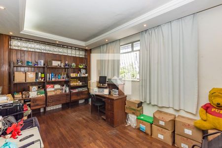 Sala 2 de casa para alugar com 5 quartos, 250m² em João Pinheiro, Belo Horizonte