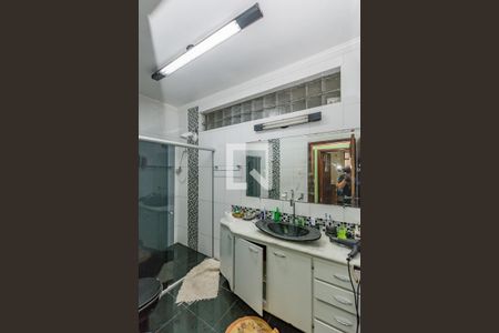 Casa à venda com 250m², 5 quartos e 4 vagas Casa à venda com 250m², 5 quartos e 4 vagasBanheiro Social