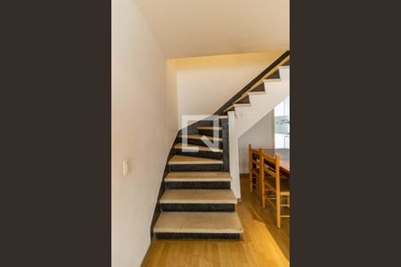 Escada de casa à venda com 2 quartos, 90m² em Jardim da Saúde, São Paulo