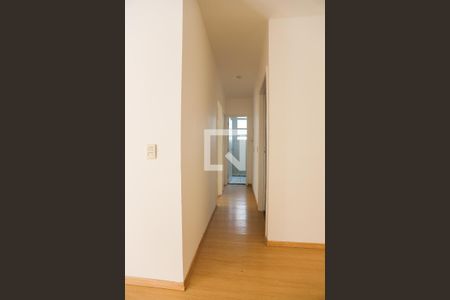 Sala - corredor  de apartamento para alugar com 2 quartos, 49m² em Jardim Central, Cotia
