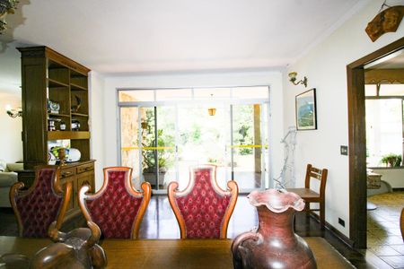 Casa à venda com 448m², 4 quartos e 8 vagasSala