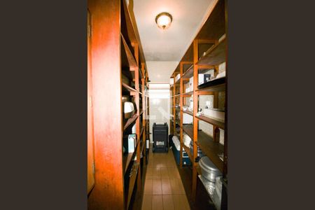 Casa à venda com 448m², 4 quartos e 8 vagasDespensa