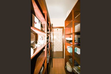 Casa à venda com 448m², 4 quartos e 8 vagasDespensa