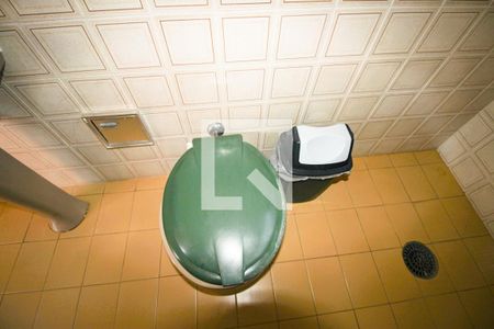 Casa à venda com 448m², 4 quartos e 8 vagasBanheiro de Serviço