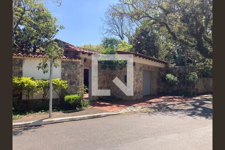 Casa à venda com 448m², 4 quartos e 8 vagasFachada