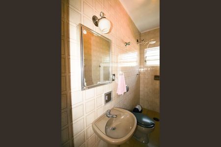 Casa à venda com 448m², 4 quartos e 8 vagasBanheiro de Serviço