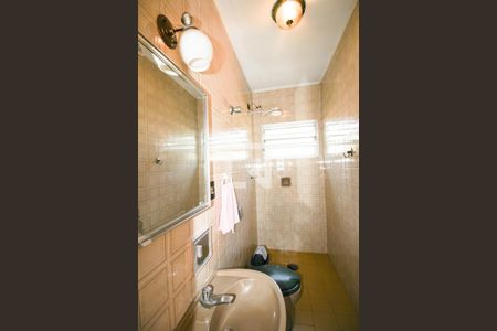 Casa à venda com 448m², 4 quartos e 8 vagasBanheiro de Serviço