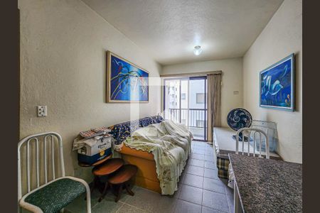 Sala de apartamento para alugar com 1 quarto, 50m² em Jardim Las Palmas, Guarujá