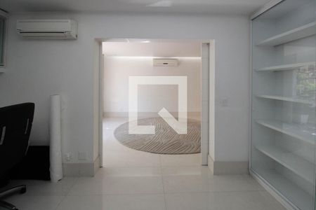 Sala de TV de apartamento à venda com 3 quartos, 170m² em Jardim Paulista, São Paulo