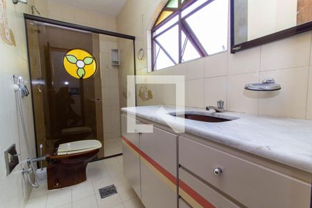Banheiro de apartamento para alugar com 3 quartos, 100m² em Caiçaras, Belo Horizonte
