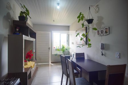 Sala de casa de condomínio à venda com 2 quartos, 160m² em Feitoria, São Leopoldo