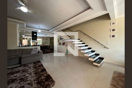 Sala de casa à venda com 3 quartos, 300m² em Três Barras, Contagem