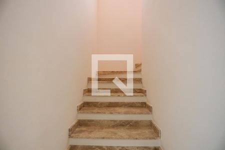 Casa de condomínio para alugar com 125m², 2 quartos e 2 vagasEscada