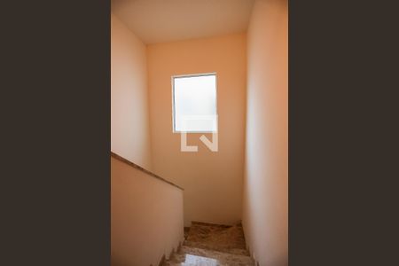 Casa de condomínio para alugar com 125m², 2 quartos e 2 vagasEscada - detalhes