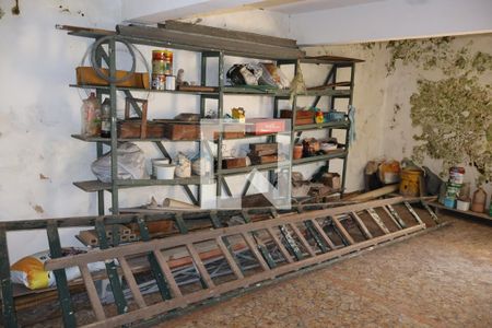 Casa à venda com 320m², 3 quartos e 6 vagasQuarto ferramentas