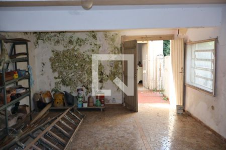 Casa à venda com 320m², 3 quartos e 6 vagasQuarto ferramentas