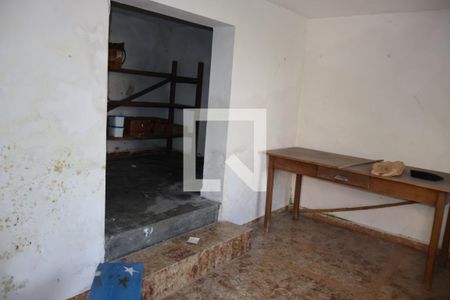 Casa à venda com 320m², 3 quartos e 6 vagasQuarto estoque 