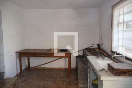 Casa à venda com 320m², 3 quartos e 6 vagasQuarto estoque 