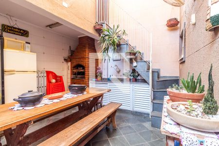 Casa à venda com 257m², 5 quartos e 4 vagasQuintal