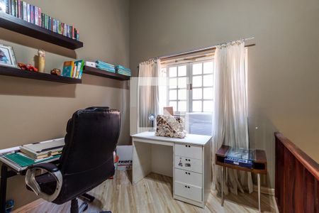 Casa à venda com 257m², 5 quartos e 4 vagasEscritório