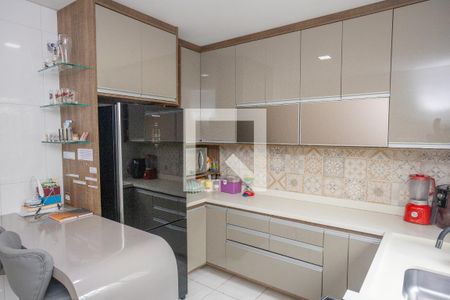 Casa à venda com 134m², 3 quartos e 4 vagas Casa à venda com 134m², 3 quartos e 4 vagasCozinha