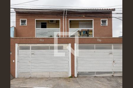 Casa à venda com 134m², 3 quartos e 4 vagas Casa à venda com 134m², 3 quartos e 4 vagasFachada