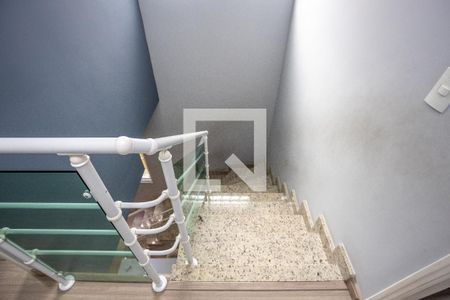 Casa à venda com 134m², 3 quartos e 4 vagas Casa à venda com 134m², 3 quartos e 4 vagasEscada