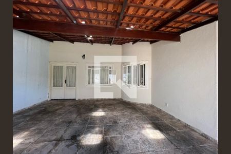Casa à venda com 215m², 3 quartos e 2 vagasÁrea comum