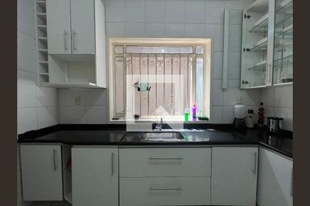 Casa à venda com 215m², 3 quartos e 2 vagasCozinha