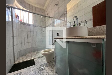Casa à venda com 215m², 3 quartos e 2 vagasBanheiro
