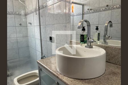 Casa à venda com 215m², 3 quartos e 2 vagasBanheiro