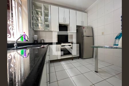 Casa à venda com 215m², 3 quartos e 2 vagasCozinha