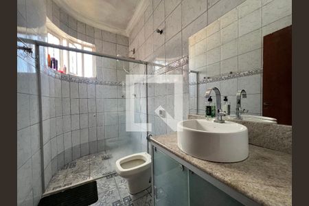 Casa à venda com 215m², 3 quartos e 2 vagasBanheiro