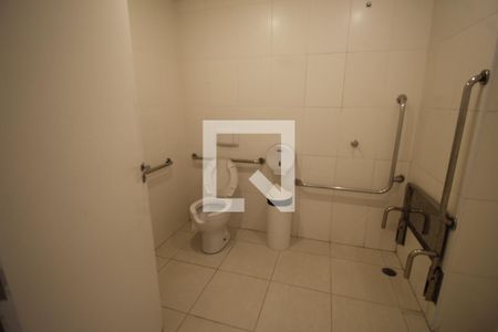 Apartamento para alugar com 55m², 1 quarto e 1 vaga Apartamento para alugar com 55m², 1 quarto e 1 vagaÁrea comum - Banheiro PCD